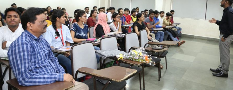 college-life-at-met--iop-diploma